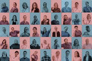 Collage aus 35 Portraits abwechselnd rot und blau eingefärbt