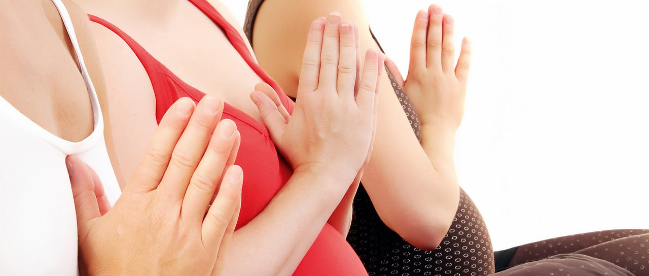 3 Schwangere Frauen beim Yoga