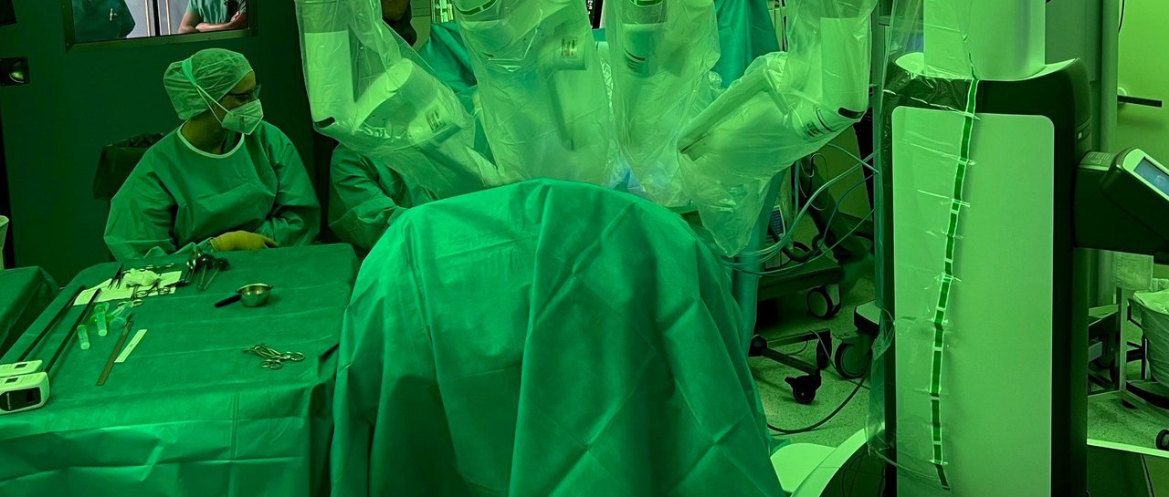 Der Da Vinci Roboter während der Operation eines Patienten