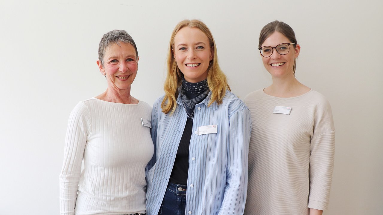 Gruppenfoto Gabi Hannemann, Marie Bürling und Julia Uhl