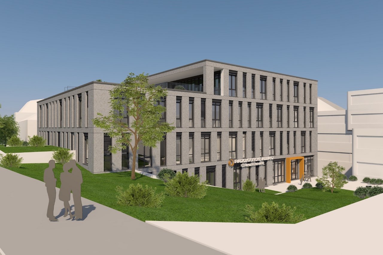 Architektur-Visualisierung eines modernen Klinikgebäudes mit mehreren Etagen, Grünflächen und Eingangsbereich auf dem Gelände des Krankenhauses Reinbek.