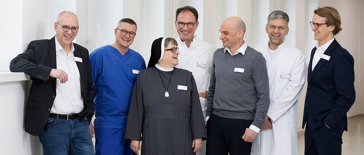 Ein Gruppenfoto der Krankenhausleitung