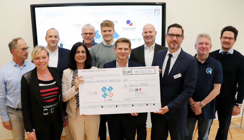 Scheckübergabe Wahle Garg Pestinger und Kooperationspartner 1414 Scheckübergabe Wahle Garg Pestinger und Kooperationspartner 1414