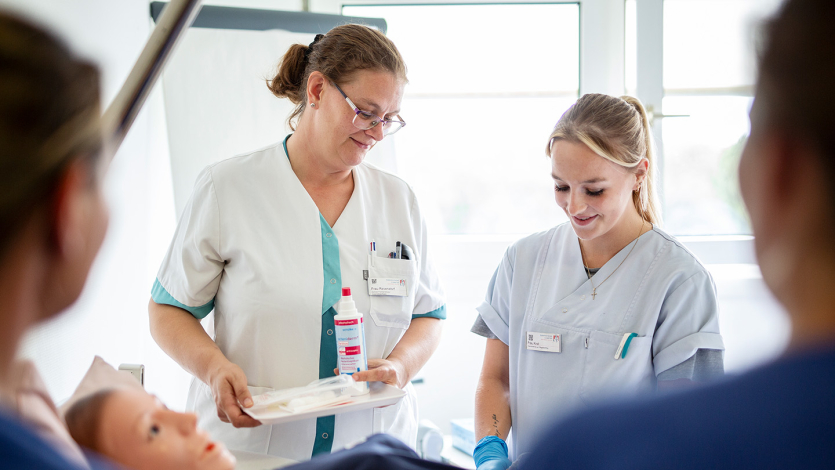Skillab mit Praxisanleiterin Ina Revenstorf