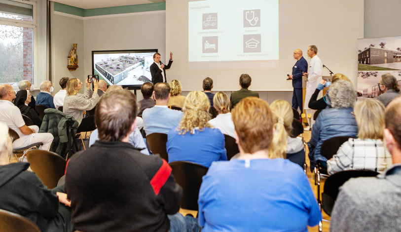 Vortrag des Direktoriums in der Aula Vortrag des Direktoriums in der Aula