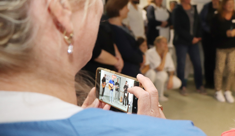 Überraschungskonzert Revolverheld im St. Adolf-Stift wurde mitgeschnitten