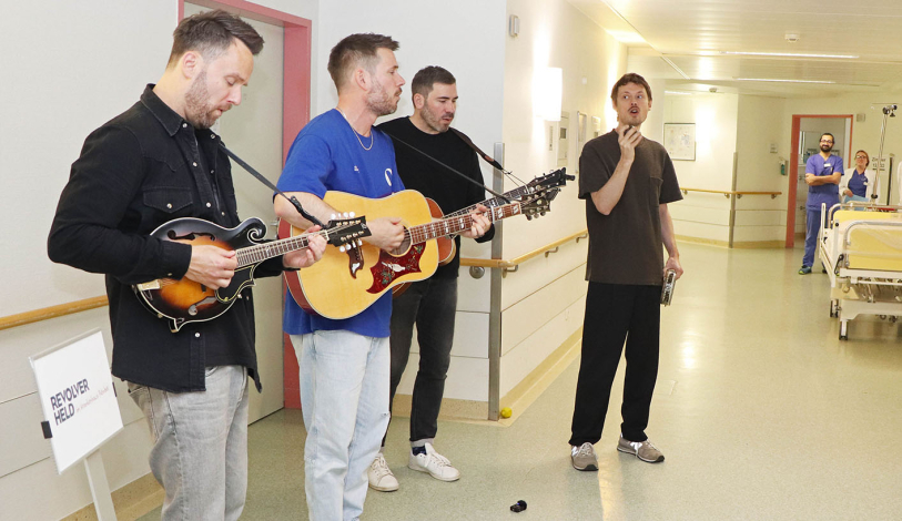 Revolverheld spielte auf den Stationen des St. Adolf-Stiftes