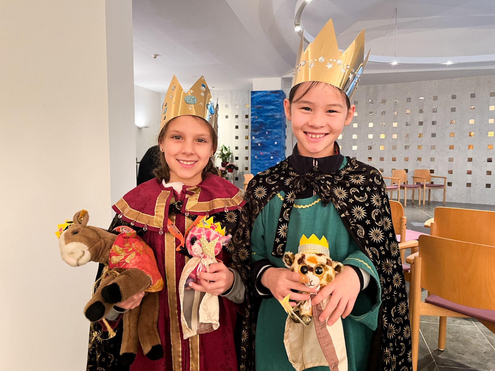 Sternsinger mit Sternsingerpuppen