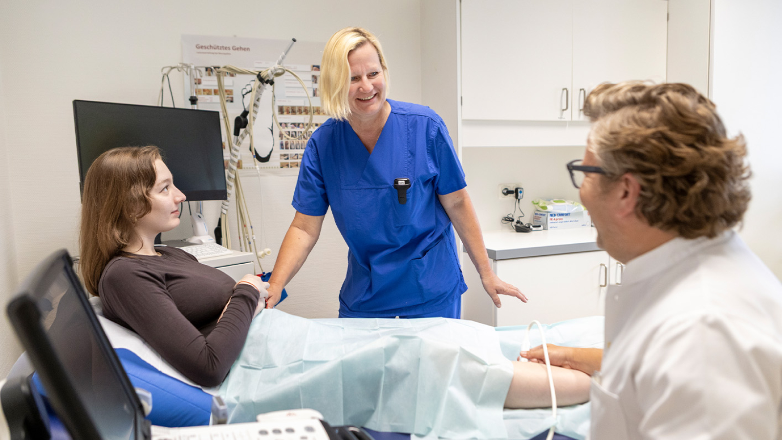 Untersuchungssituation Patientin in der Sprechstunde der Gefäßchirurgie