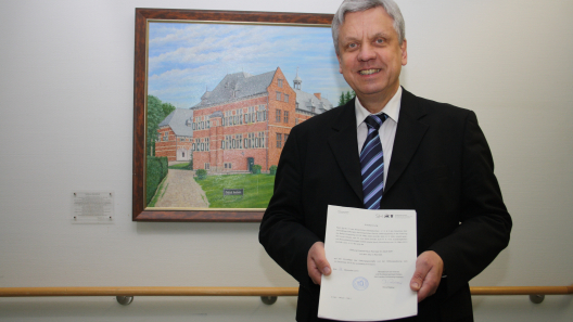 Lothar Obst Mit Anerkennungsurkunde Innenministerium