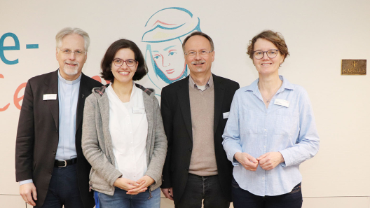 Unsere vier Seelsorgenden vor unserer Kapelle Unsere vier Seelsorgenden vor unserer Kapelle